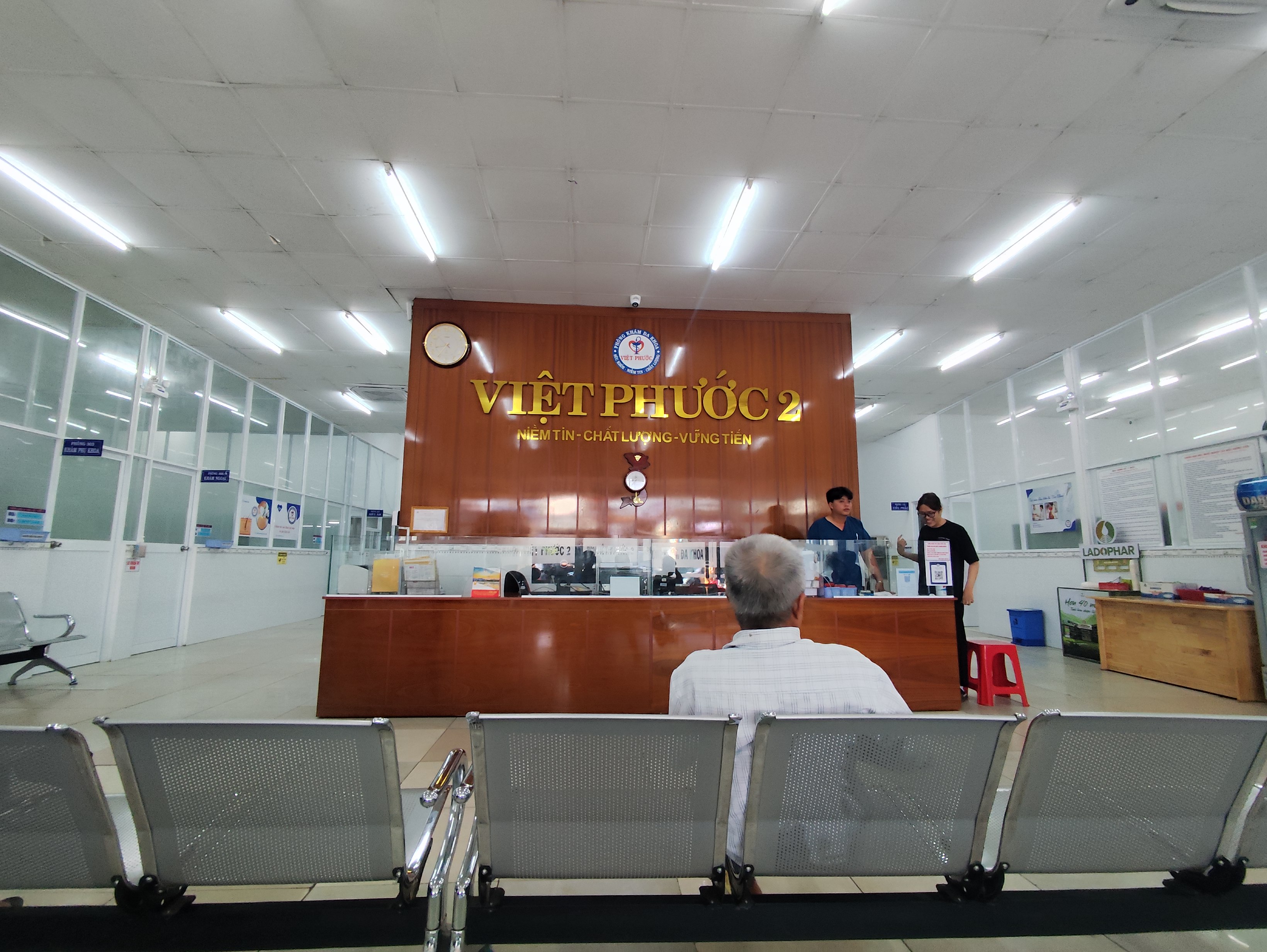Không gian phòng khám hỗ trợ bệnh nhân khám bảo hiểm y tế